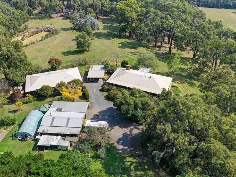 11 ACRES - 2 HOMES - 20sq & 18sq.