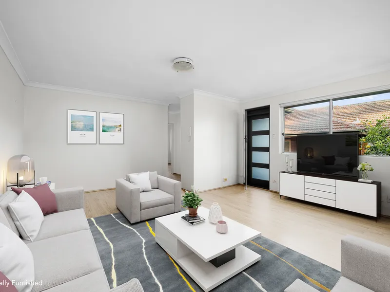 Get Ready: BIG APARTMENT, BIG KITCHEN, MODERN, NICE NEIGHBOURS