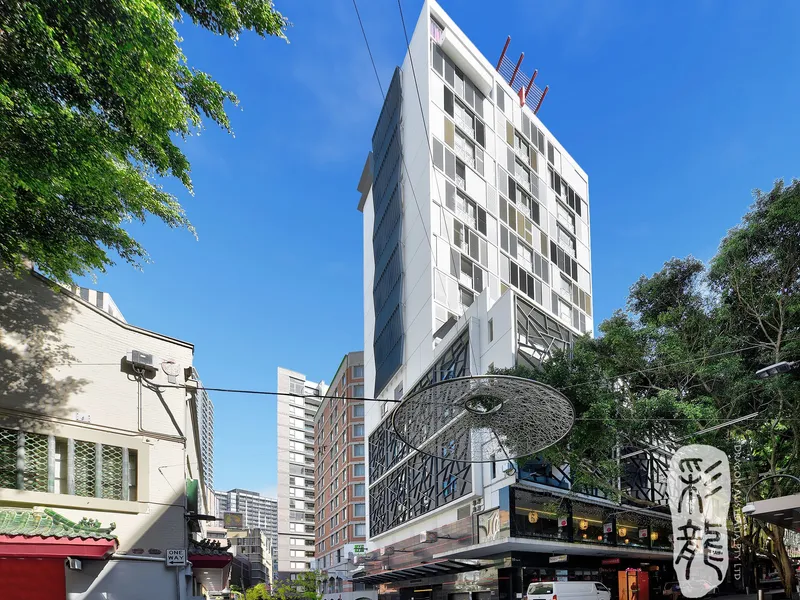 East Facing Spacious Apartment in the heart of Sydney CBD with District View! All Amenities at Your Doorstep!