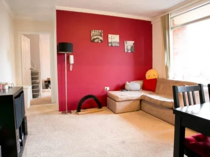 CUTE ONE BEDROOM APARTMENT CONVENIENTLY LOCATED