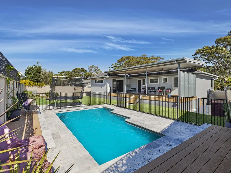 Modern Coastal Family Home, 500m Walk To The Beach