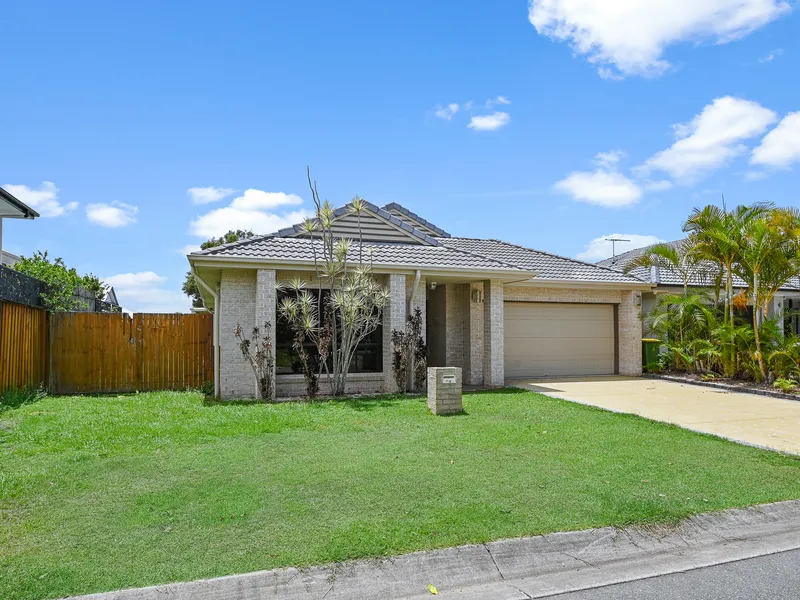 A Delightful Home, With High Ceilings & Side Access!