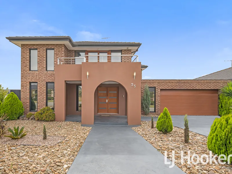 MODERN LIVING IN PRIME LOCATION. ONLY 11 YEARS OLD!