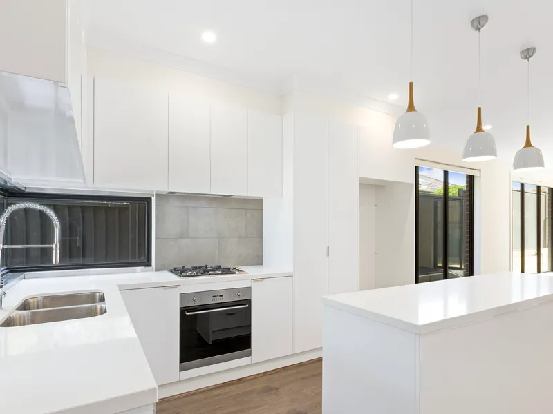 Modern Townhouse in Perfect Location!