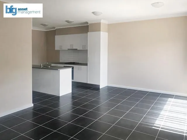 Modern & Low Maintenance Unit!