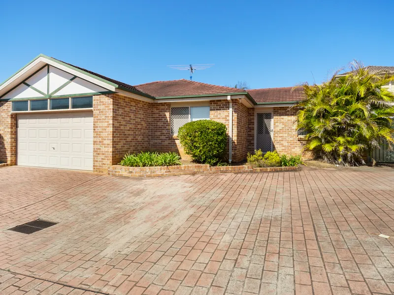 Freshly painted villa with ducted air conditioning!