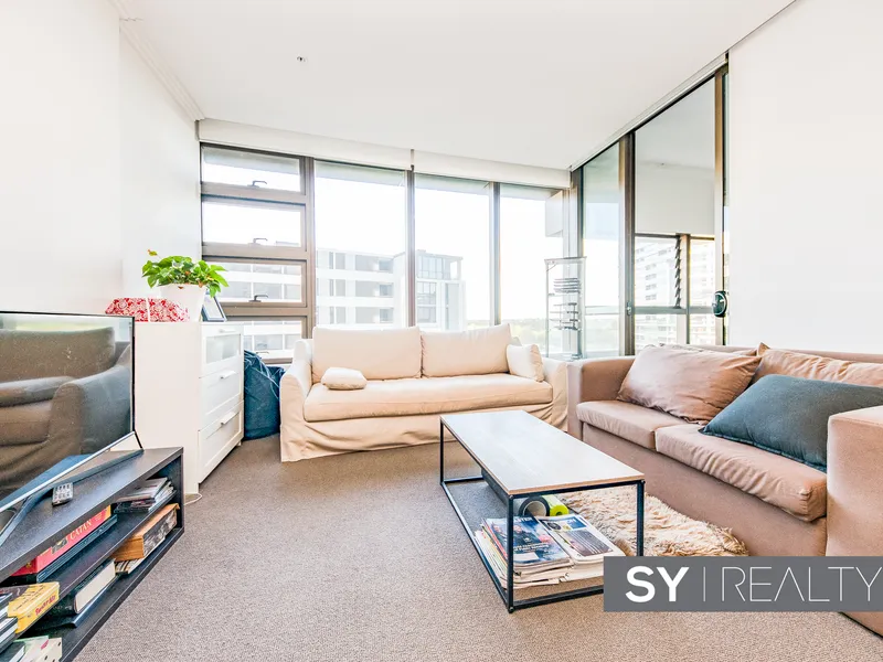 Luxury 1 bedroom apartment: OWNER KEEN TO SELL