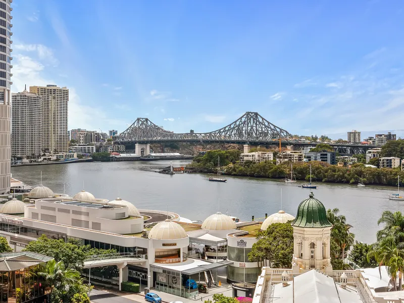 OUTSTANDING RIVER VIEWS FROM CBD APARTMENT