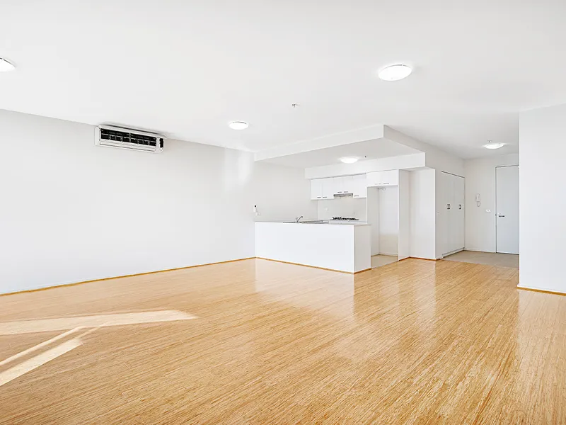 Huge Outdoor Entertaining Terrace