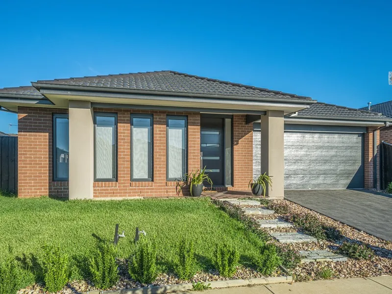 Quality Family Home In Popular Charlemont Estate!