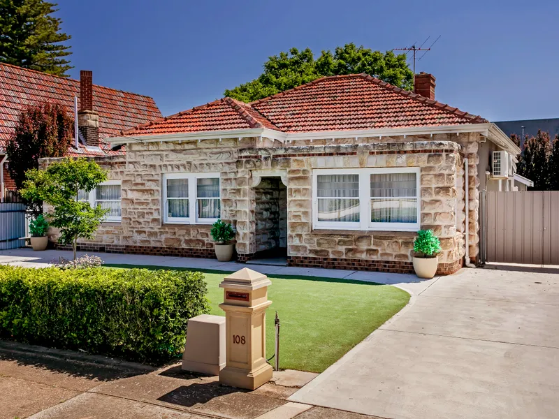 A Captivating Deco Fresh Start A Stone's Throw To St. Michael's College.
