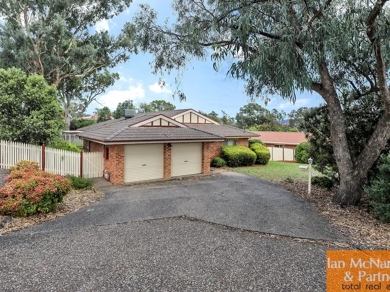 A 4 Bedroom Home Tucked Away in a Quiet Leafy Cul-de-Sac.