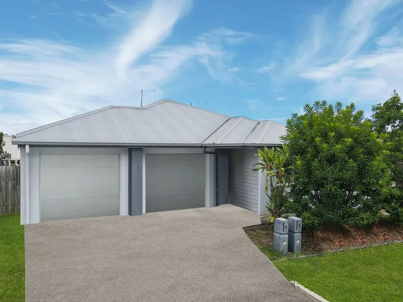 Luxurious 2-Bedroom Duplex in Hillcrest with Power Included!