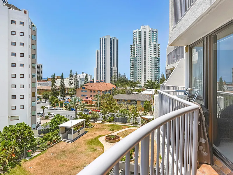 Furnished Apartment in the Heart of Broadbeach!