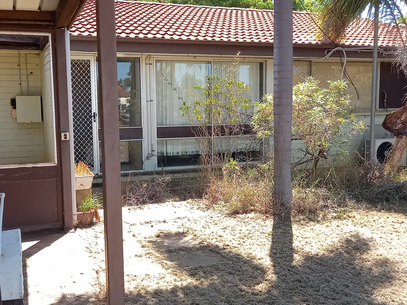 SPACIOUS 4 BEDROOM HOUSE IN GREENVALE. GREAT INVESTMENT OPPORTUNITY OR LIVE & OR RETIRE IN THIS LOVELY LITTLE COUNTRY TOWN