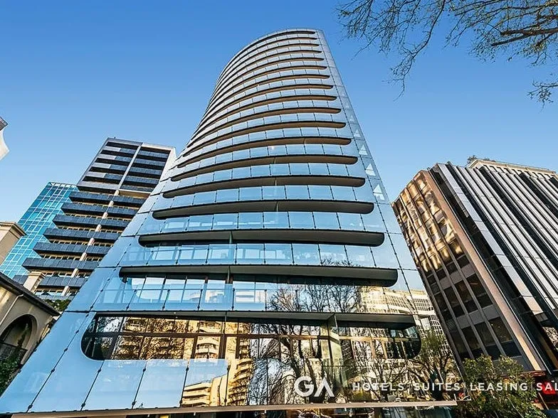 Luxury on St Kilda Road - 1 Large Bedroom and carpark - Available now!