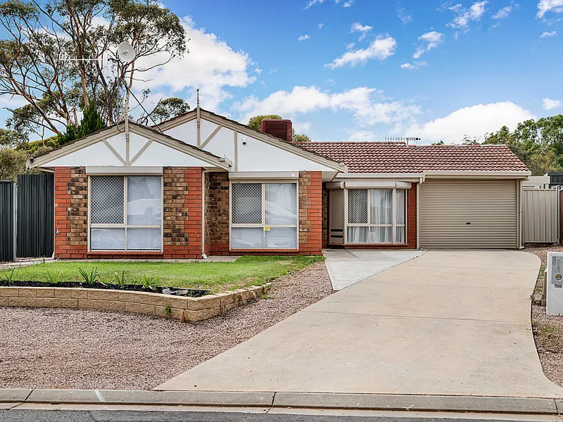 Beautifully Updated Family Home in Peaceful Family-Friendly Pocket of Craigmore! (No Pets)
