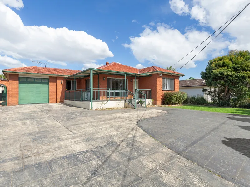 2 HOMES, CENTRAL POSITION