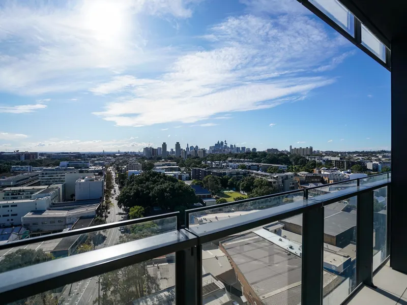 Luxurious City View Two Bedroom Plus Study In the Heart of Zetland