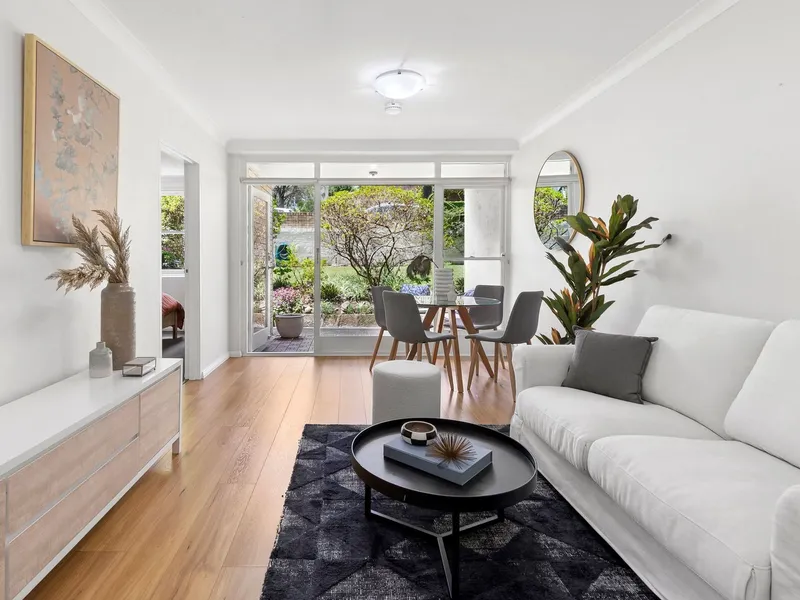 Renovated garden apartment in a prime harbourside location