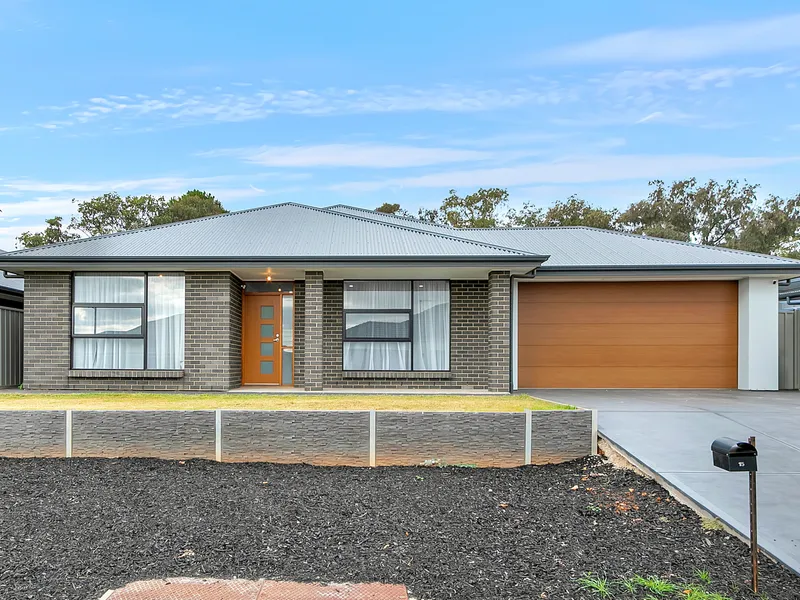 Large and modern family home in well sought area - Open inspection Tuesday 18/6/2024 4.30pm - 5.00pm