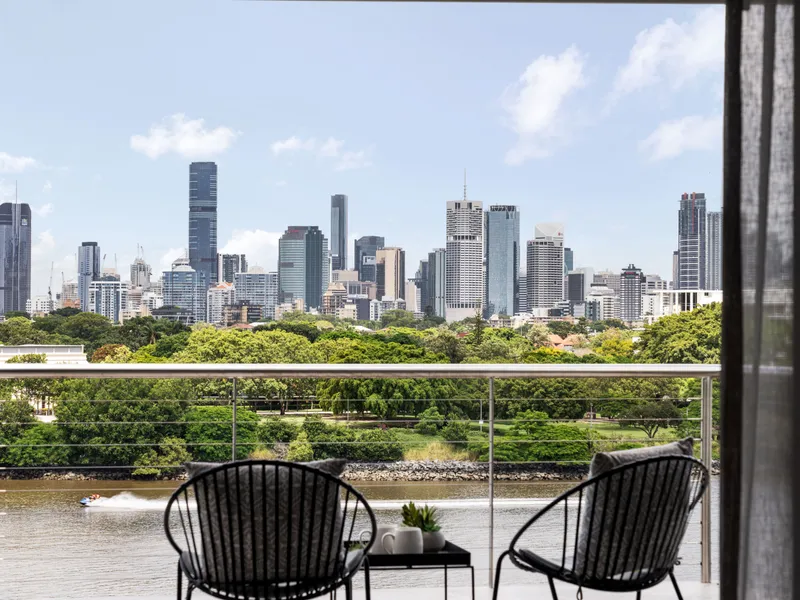 Riverfront Living, City Panoramas and a Private Pontoon