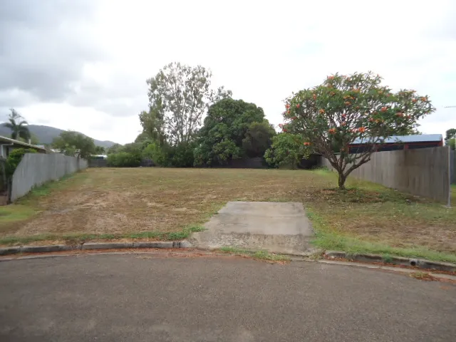 Huge Level Parcel at End of Court