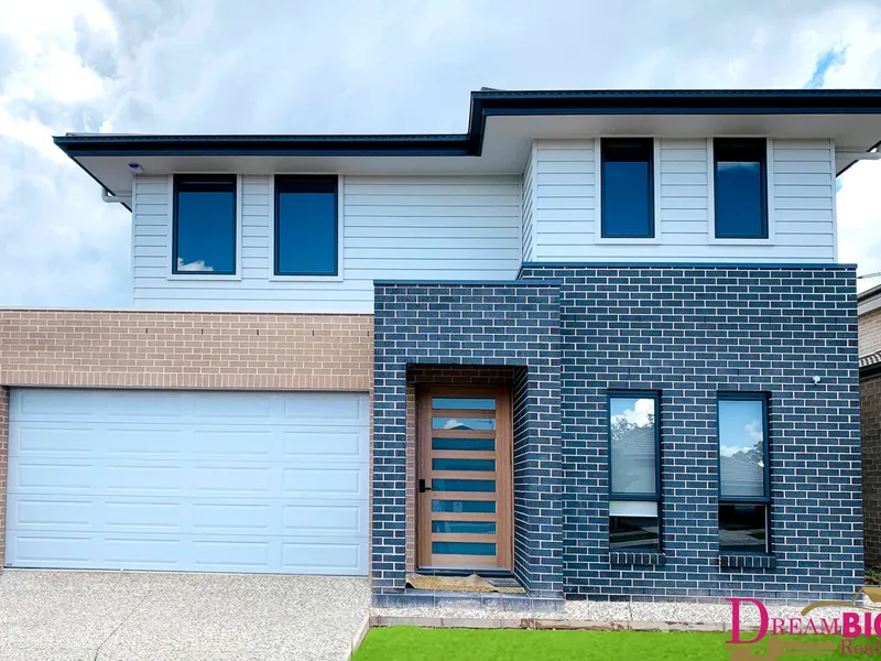 BRAND NEW DOUBLE STORY & DOUBLE GARAGE !!