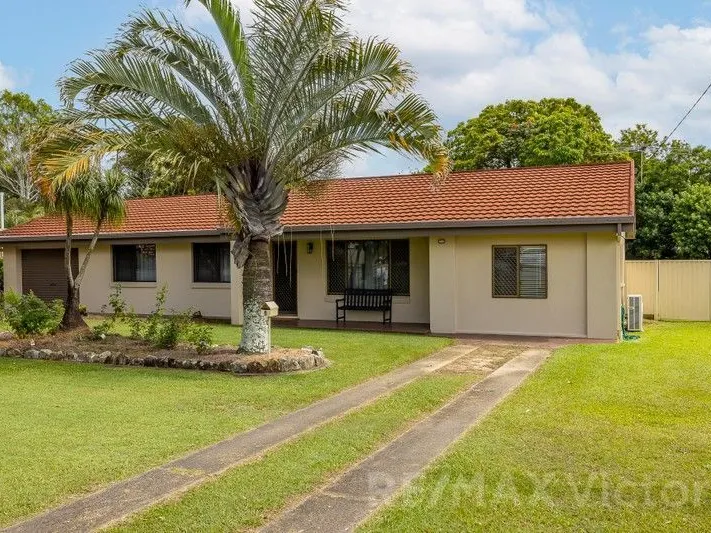 SPACE & STYLE *** BEAUTIFULLY MODERNISED HOME ON 1305M2