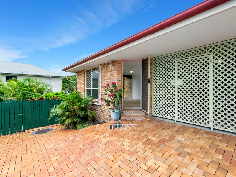 Chermside - Lowset Villa - Exclusive Courtyard and Deck
