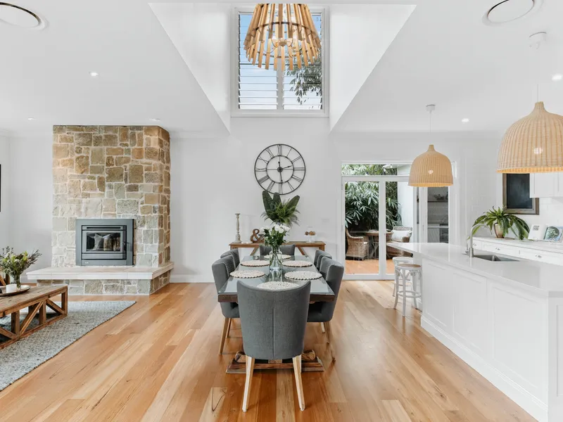 Exquisite Hamptons Style Home, Fabulous Indoor-Outdoor Space