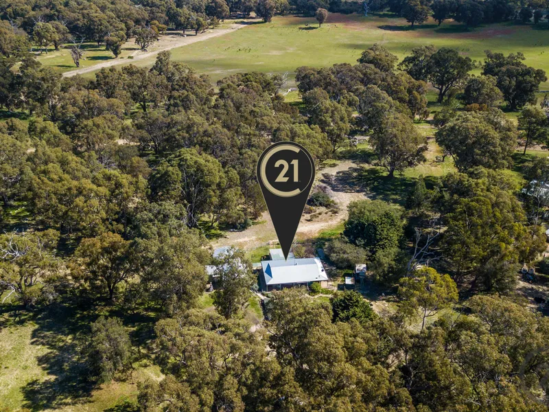 Rustic charm set on 7 acre block!