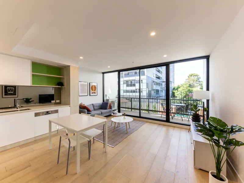 Lovely first home and prime investment opportunity in the central of Box Hill! 