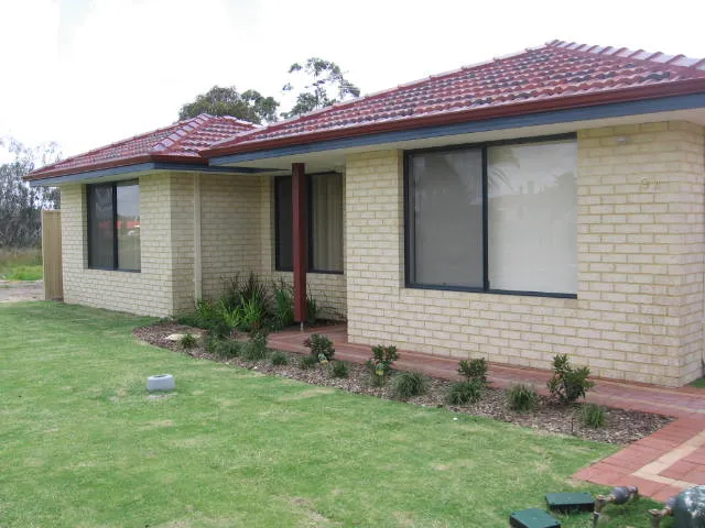 LOCATED IN THE HEART OF CANNING VALE!!!