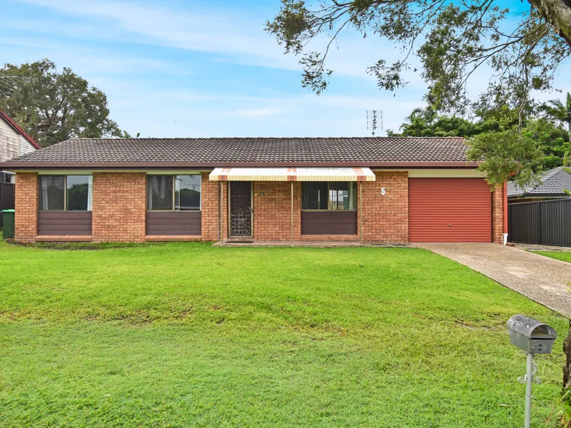 Battery Hill Home within easy distance to the Beach!