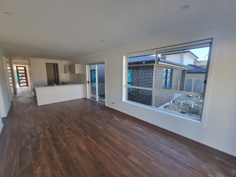 Brand new 4 bedroom house for rent in Austral