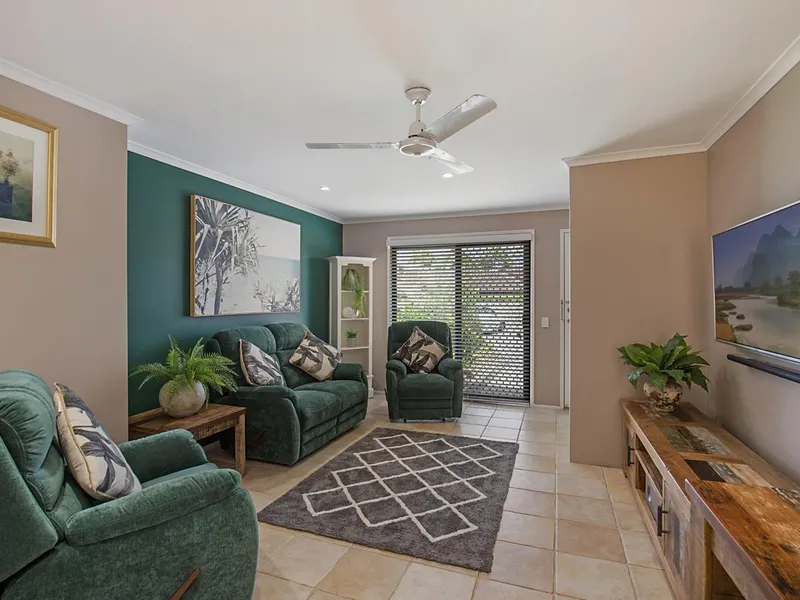 Stunning Single Level Villa - Walk to The Pines