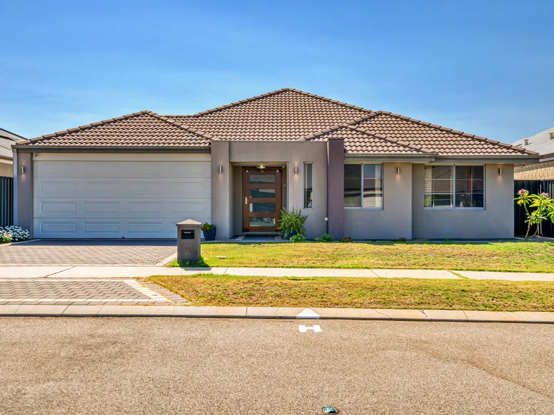 SPACIOUS MODERN FAMILY HOME AND ENTERTAINERS KITCHEN!!