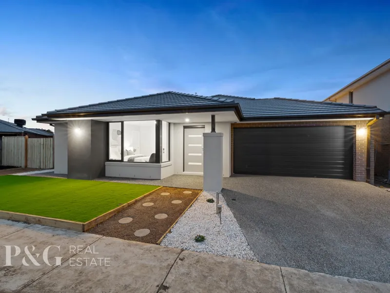 Luxurious New 4-Bedroom Home in Alira Estate, Berwick – Prime Location and Modern Upgrades