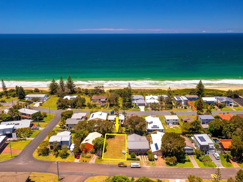 Prime position to build 150m to the beach!