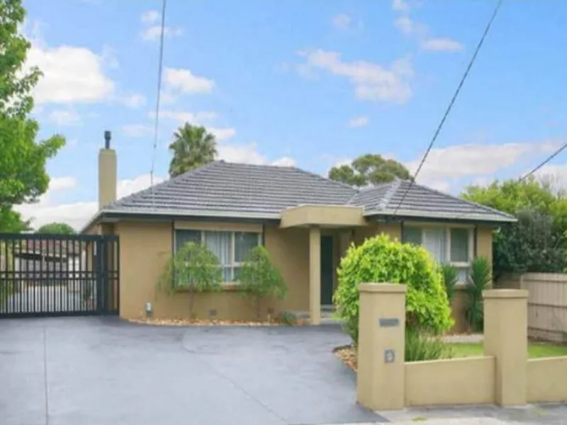 Beautifully Renovated modern house  in the heart of Bayswater 