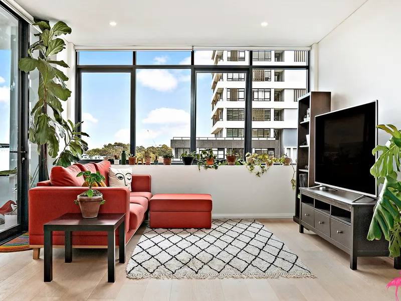 Luxurious South Village Apartment