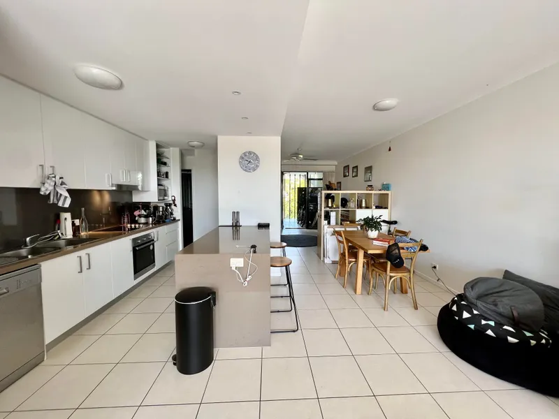 Spacious Unit in Prime Location