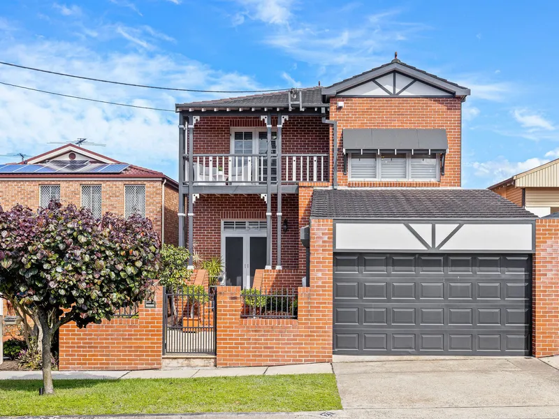 Grand Freestanding Family Home With A Landscaped Entertainer's Haven And Double Garage