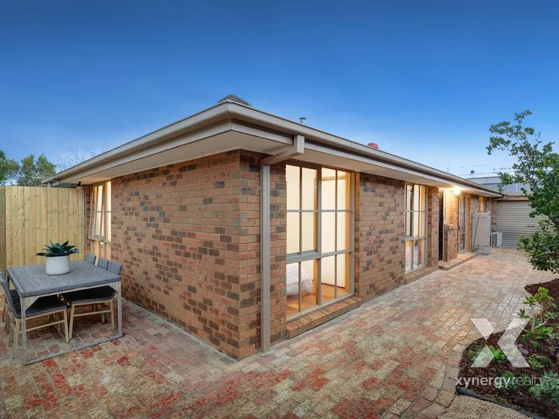 Stunning Three Bedroom House at the Heart of Bentleigh!