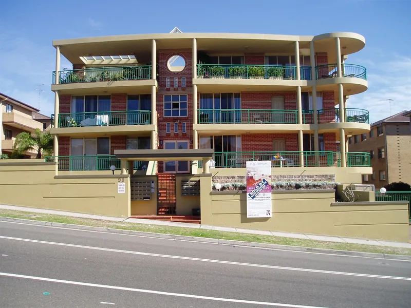 MODERN BEACHSIDE 2 BEDROOM APARTMENT