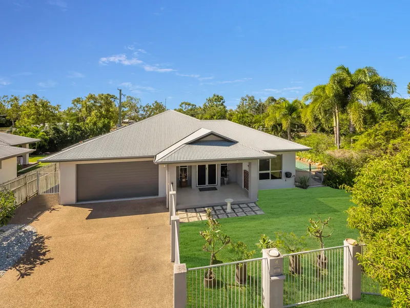 Private Oasis With 6.5kW Solar Panels and 789sqm Block!