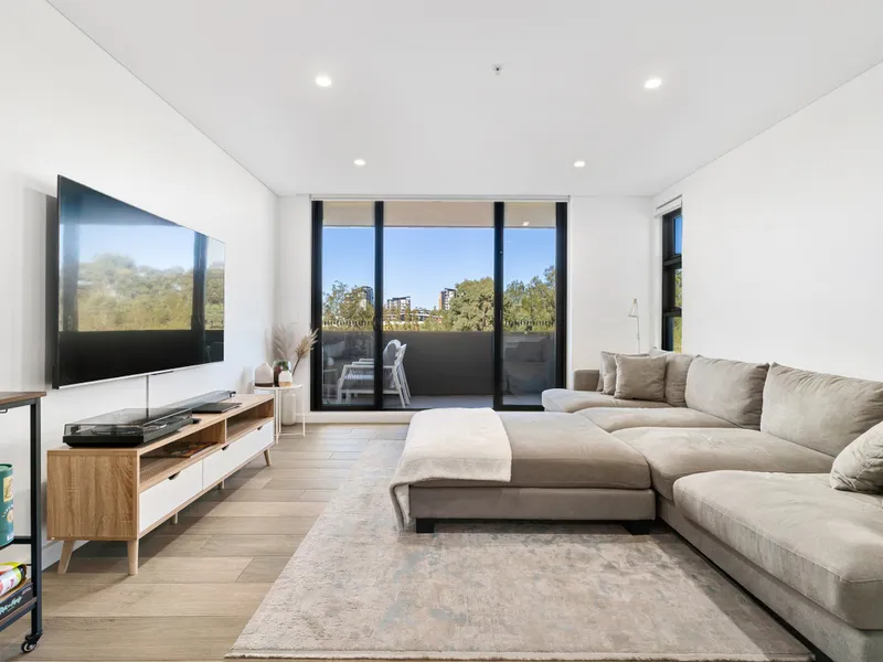 AS NEW ULTRA MODERN LIVING