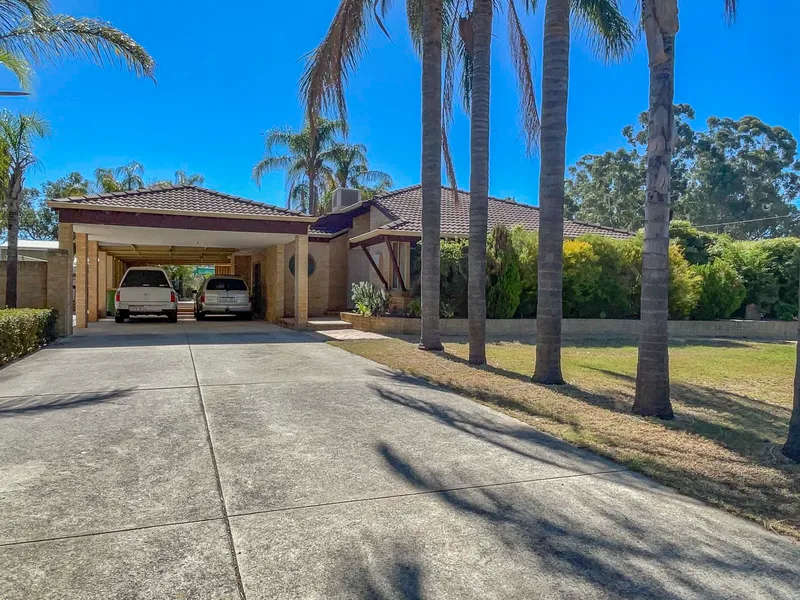 Town And Country,5 Acres ,Pool ,Workshop