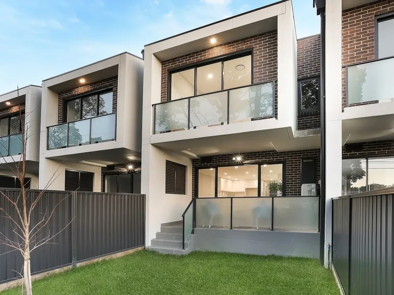 BRAND NEW LUXURY TOWNHOUSE DEVELOPMENT!